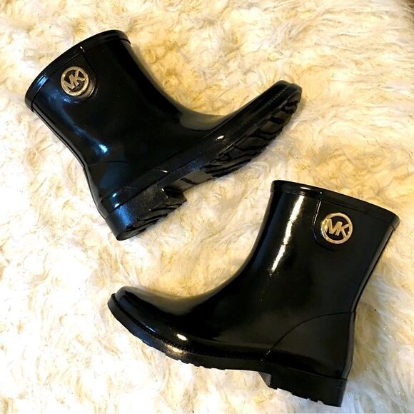 Michael Kors Cushioned Rain boots! Snow grip bottoms - Picture 4 of 8